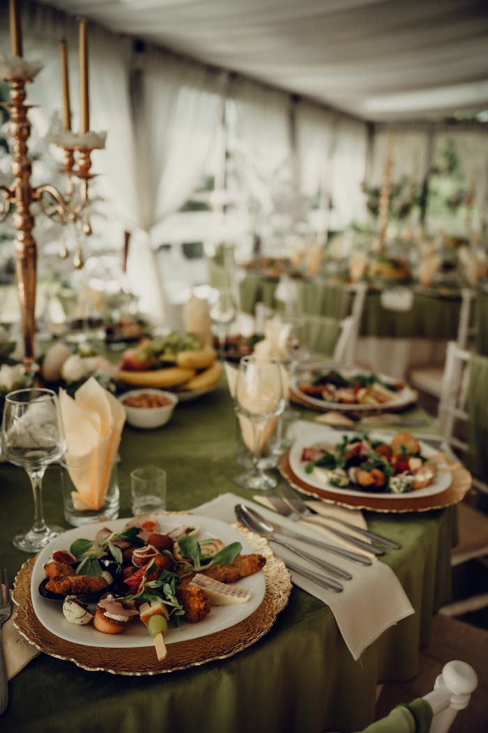 who-we-are Beautifully set tables at a wedding reception in Cluj-Napoca, Romania, featuring elegant decor and gourmet cuisine.